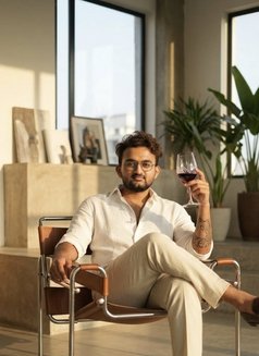 Saheb - Male escort in Kolkata Photo 2 of 5