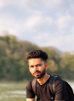 Harry - Male escort in New Delhi Photo 3 of 10