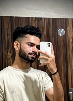 Harry - Male escort in New Delhi Photo 6 of 10