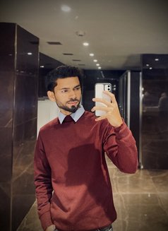 Harry - Male escort in New Delhi Photo 9 of 10