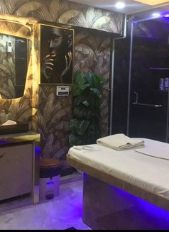 Russian Escort in Vasant Kunj - एस्कॉर्ट in New Delhi Photo 9 of 13