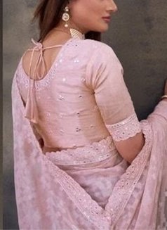 Russian Escorts in Delhi Aerocity - एस्कॉर्ट in New Delhi Photo 3 of 4