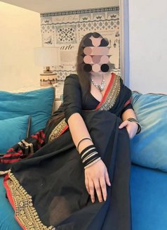 Simran Real Meeting & Cam Show - எஸ்கார்ட் in Bangalore Photo 1 of 1