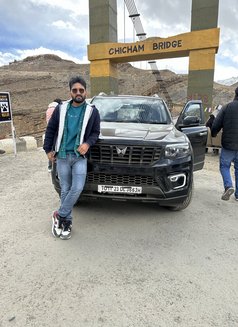 Lucky - Male escort in New Delhi Photo 4 of 4