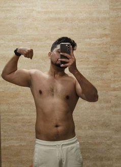 Rishi - Male एस्कॉर्ट in Bangalore Photo 4 of 4