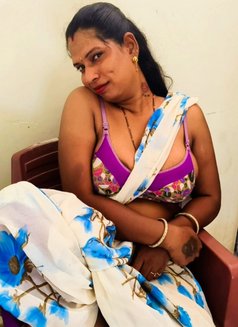 Viji - Transsexual escort in Chennai Photo 1 of 6