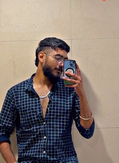 Parrybee - Male escort in New Delhi Photo 1 of 3