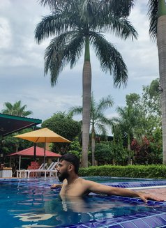 Parrybee - Male escort in New Delhi Photo 2 of 3