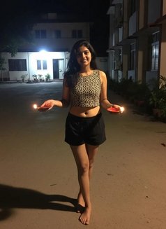 Shivani Directly Hand Cash Payment - எஸ்கார்ட் in Kochi Photo 2 of 3