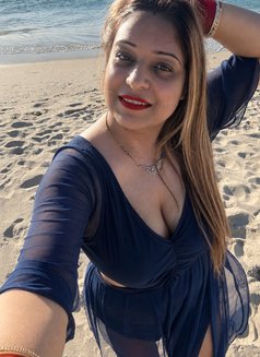 Anu - escort in Mumbai Photo 4 of 7