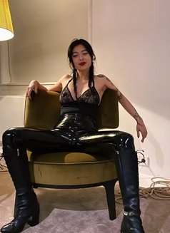Mistress Cléo - dominatrix in Hyderabad Photo 2 of 6