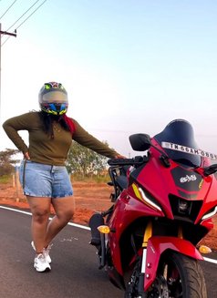 Pooja - escort in Mumbai Photo 7 of 9