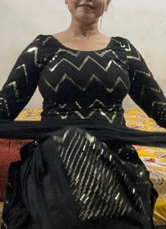 Simranhot - escort in Mumbai Photo 1 of 7