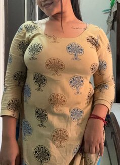 Simranhot - escort in Mumbai Photo 2 of 7