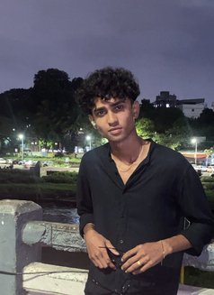 Mumbble - Male एस्कॉर्ट in Pune Photo 2 of 4