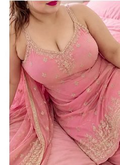 Sofi - escort in New Delhi Photo 3 of 3