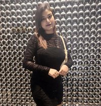 Cam Quine and Meet Gfe - एस्कॉर्ट in Bangalore