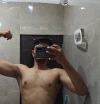 Oplaxus - Male escort in Varanasi