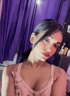 Cam session or selling pron - Transsexual escort in New Delhi Photo 2 of 16