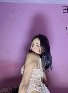 Cam session or selling pron - Transsexual escort in New Delhi Photo 7 of 16