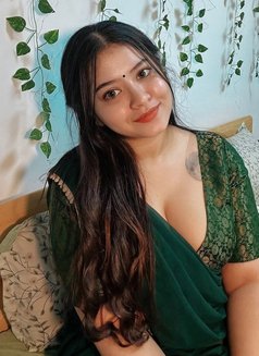 Shreya - escort in Pondicherry Photo 1 of 2