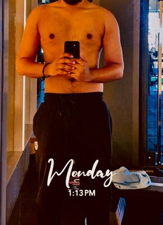 Leo - Male एस्कॉर्ट in Bangalore Photo 1 of 3