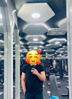 Leo - Male एस्कॉर्ट in Bangalore Photo 2 of 3