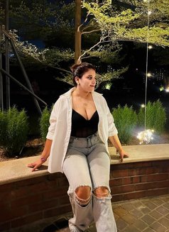 Kavitarani - ఎస్కార్ట్ in Bangalore Photo 3 of 3