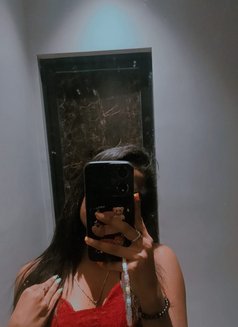 Venii - escort in Navi Mumbai Photo 1 of 3