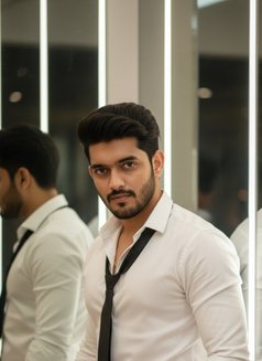 Akash massager - Male एस्कॉर्ट in Candolim, Goa Photo 2 of 9