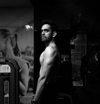 M60 - Male एस्कॉर्ट in Thane