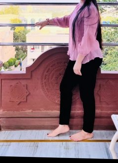 Anshu - एस्कॉर्ट in New Delhi Photo 2 of 2