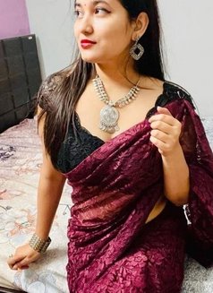 Monika Sharma - எஸ்கார்ட் in Mumbai Photo 3 of 3