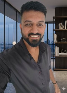 Garry - Male escort in Pune Photo 2 of 3