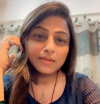 Sonia - Transsexual डोमिनेट्रिक्स in Noida Photo 1 of 6