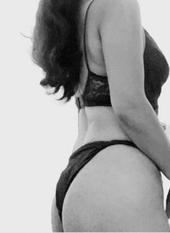 Young Girl for Outcalls Only - বয়স্ক পারফর্মার in New Delhi Photo 1 of 1