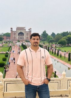 Hornymilflover - Male এস্কর্ট in New Delhi Photo 1 of 3