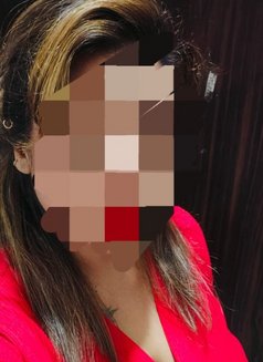 Renee - এস্কর্ট in Mumbai Photo 2 of 14