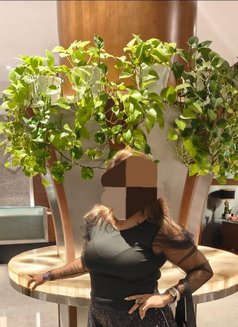 Renee - এস্কর্ট in Mumbai Photo 5 of 14