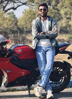 Abhinash - Male escort in Kolkata Photo 2 of 9