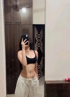 Jenny Dsilva - escort in Mumbai Photo 1 of 6