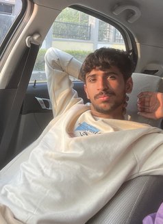 Hanu - Male एस्कॉर्ट in Noida Photo 1 of 4