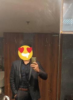 Rishabh - Male एस्कॉर्ट in Noida Photo 1 of 1