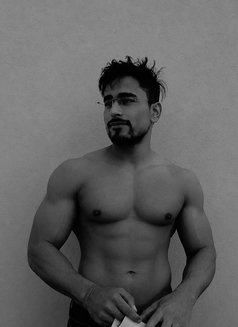 The Muscular Gentleman - Male escort in Jaipur Photo 2 of 10