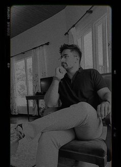 The Muscular Gentleman - Male escort in Jaipur Photo 3 of 10