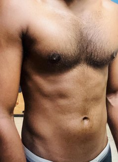 Keerthi - Male वयस्क कलाकार in Chennai Photo 1 of 3