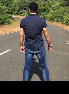 Virat Khanna - Male escort in Mumbai Photo 1 of 4