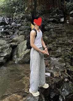 Roan - Male escort in New Delhi Photo 3 of 6