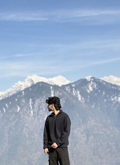 Roan - Male escort in New Delhi Photo 4 of 6