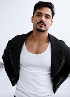 Mak - Male एस्कॉर्ट in Surat Photo 1 of 4